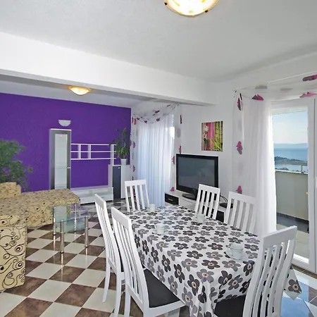 Apartment Two-bedroom With Sea View 06