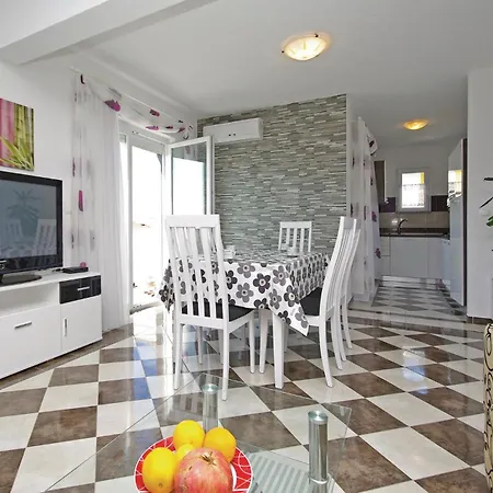 Διαμέρισμα Two-bedroom With Sea View 06