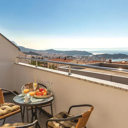 Two-bedroom With Sea View 06 Apartment *